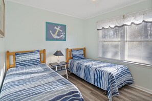 3 bedrooms, WiFi, bed sheets - Happy Pines by Seaside Vacations & Sales (Chincoteague Island)