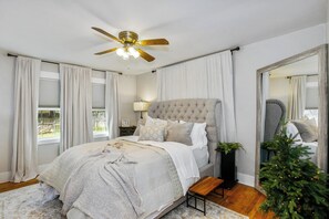 3 chambres, coffres-forts dans les chambres, fer et planche à repasser