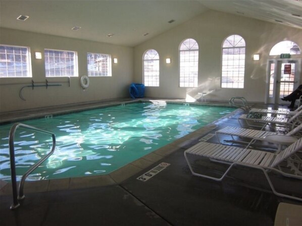 Indoor pool - Wintergreen Condominiums (Midway)