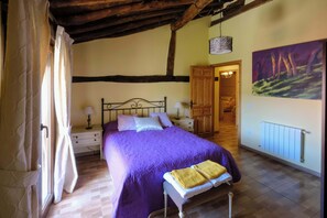 5 dormitorios, tabla de planchar con plancha, cuna de viaje y wifi