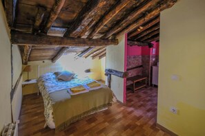 5 bedrooms, iron/ironing board, travel cot, WiFi