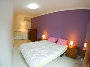 3 habitaciones, tabla de planchar con plancha y acceso a internet 