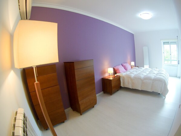 3 habitaciones, tabla de planchar con plancha y acceso a internet 