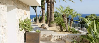 Wonderful luxury villa on the first line of the sea in Moraira with private pool