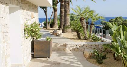 Magnifique villa de luxe en premiÚre ligne de mer à Moraira avec piscine privée