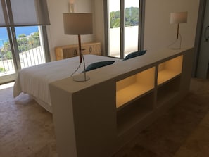 5 bedrooms, in-room safe, iron/ironing board, free WiFi - Wonderful luxury villa in 1st line of the sea in Moraira with private pool. (Teulada / Moraira)
