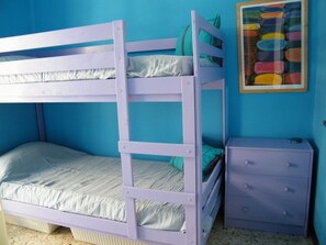 3 habitaciones, tabla de planchar con plancha, wifi y ropa de cama