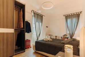 3 室のベッドルーム、旅行用ベビーベッド、WiFi、ベッドシーツ