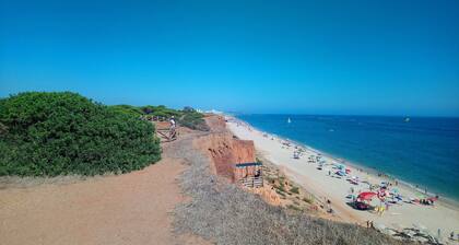 Apartment in Olhos de Água with Breathtaking Views Of The Private Pool & Beach