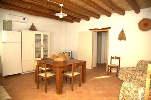 Interior - DomusAntiga three-room apartment 10 minutes from the most beautiful beaches of the coast!Wifi (San Giovanni Suergiu)
