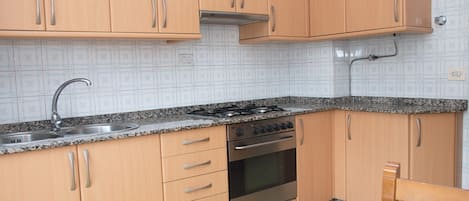 Fridge, microwave, oven, coffee/tea maker