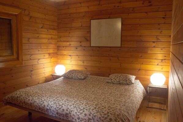 2 bedrooms, soundproofing, iron/ironing board, free WiFi