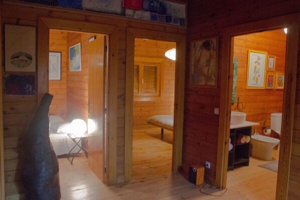 2 Schlafzimmer, schallisolierte Zimmer, Bügeleisen/Bügelbrett