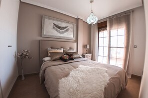 4 bedrooms, iron/ironing board, travel crib, free WiFi