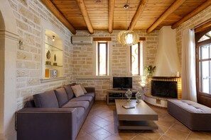 TV, fireplace, DVD player, stereo