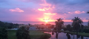 El Patio de Doña  Julia
Stunning front line 18th hole & full Sea views 