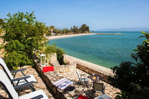 Seafront apartment ΙΙ in Kiveri, near Nafplion.