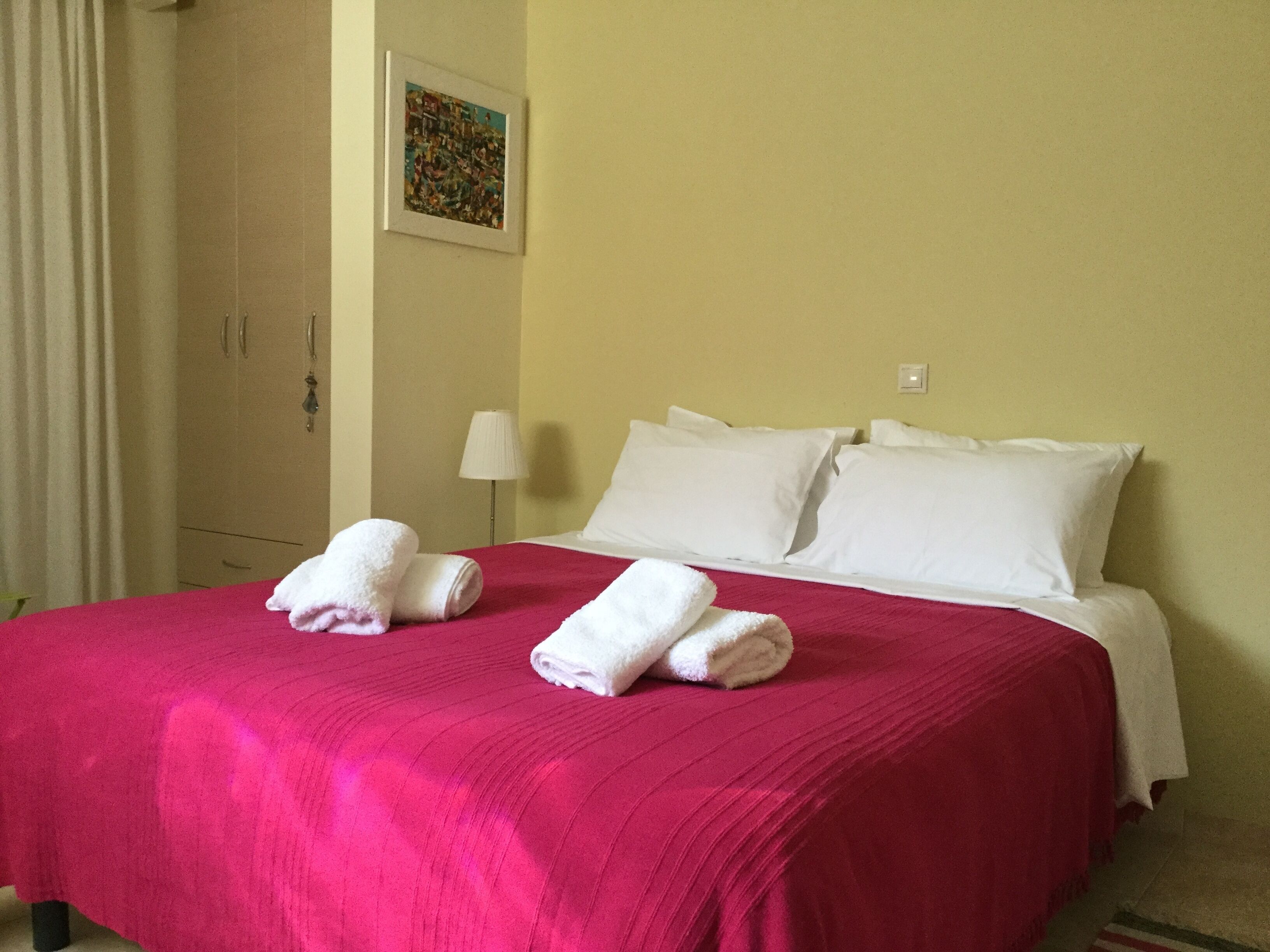 2 Schlafzimmer, schallisolierte Zimmer, Bügeleisen/Bügelbrett