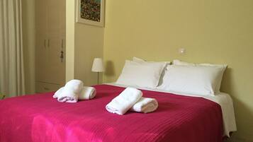 2 Schlafzimmer, schallisolierte Zimmer, Bügeleisen/Bügelbrett