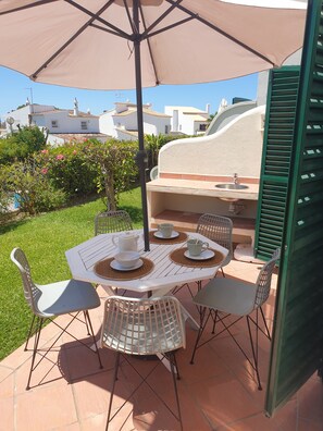 Outdoor dining - Beautiful Apartment set in Old Village Vilamoura (Vilamoura)