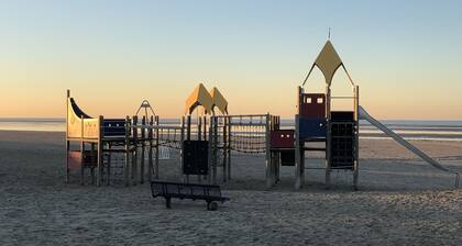 Charming holiday home, Ouddorp aan Zee, child friendly