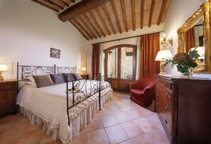 2 bedrooms, in-room safe, iron/ironing board, travel cot