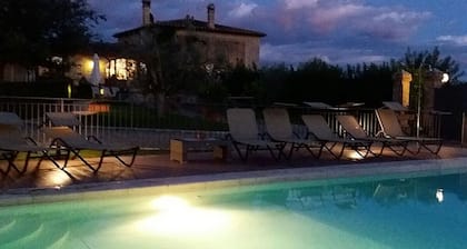 Porcilaia tiny countryside property, shared pool, ideal base to discover Tuscany