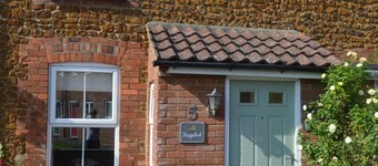 Fuzzy Duck Cottage. Over 100 5 star reviews on Trip Advisor. Sleeps 4 