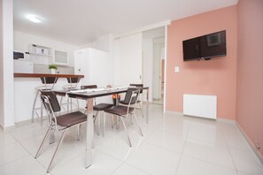 Basic Apartment, Multiple Beds, Non Smoking, City View | Living room | 32-inch LED TV with cable channels, TV - Bvd. Illia AX8 (Córdoba)