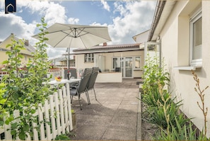 تناول الطعام بالخارج