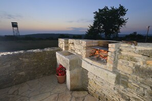 Property grounds -  The house is located in a quiet area in the countryside, on the edge of Kanfanar,  (Kanfanar)