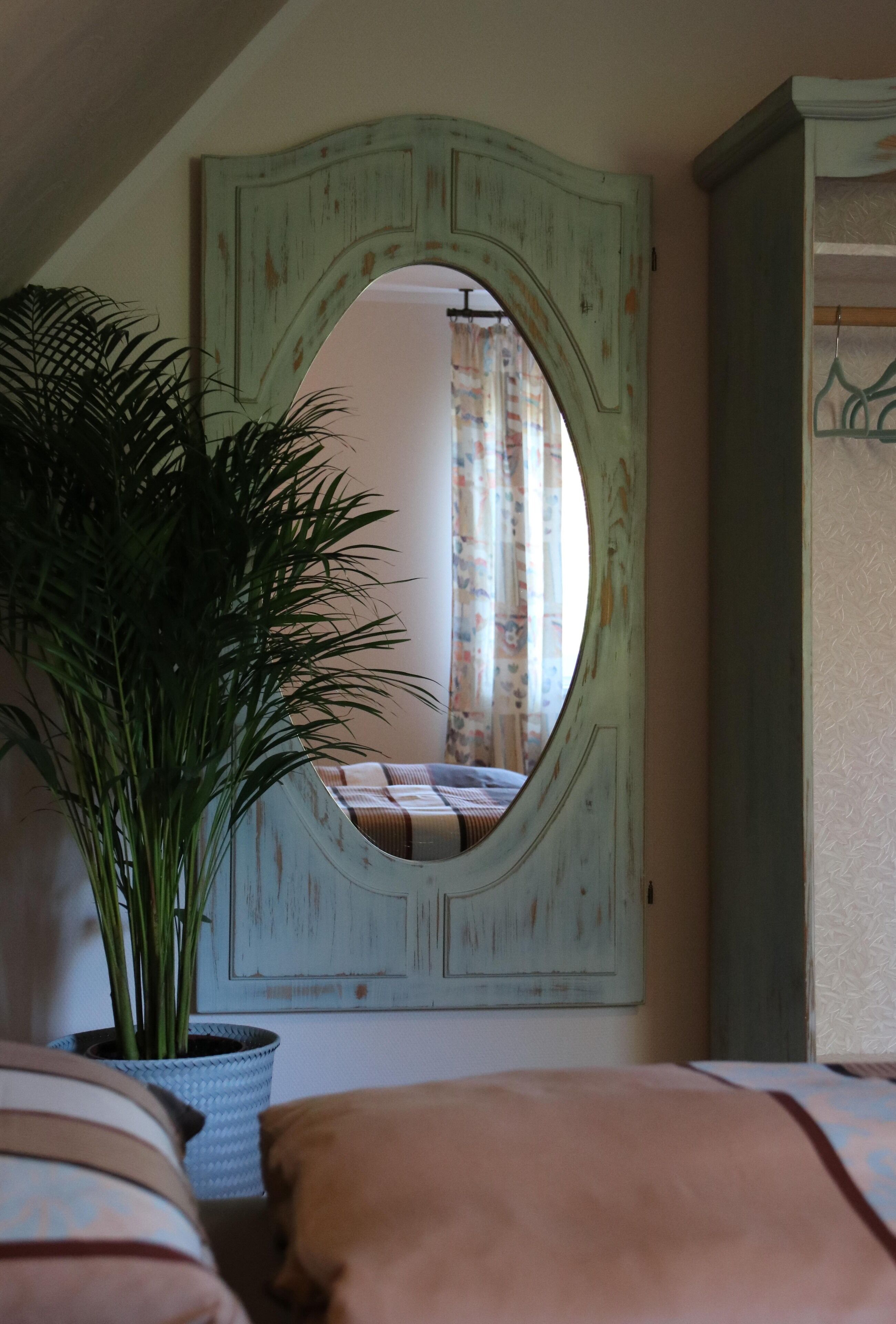 3 chambres, bureau, chambres insonorisées, fer et planche à repasser