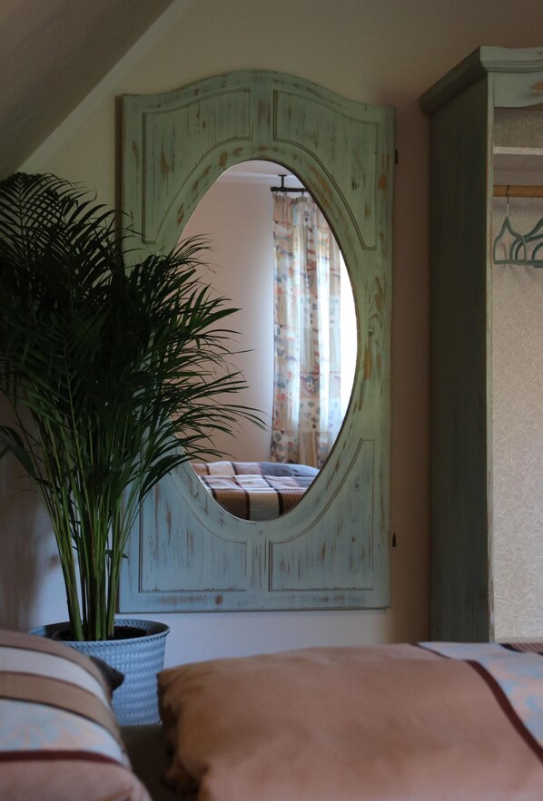 3 Schlafzimmer, Schreibtisch, schallisolierte Zimmer