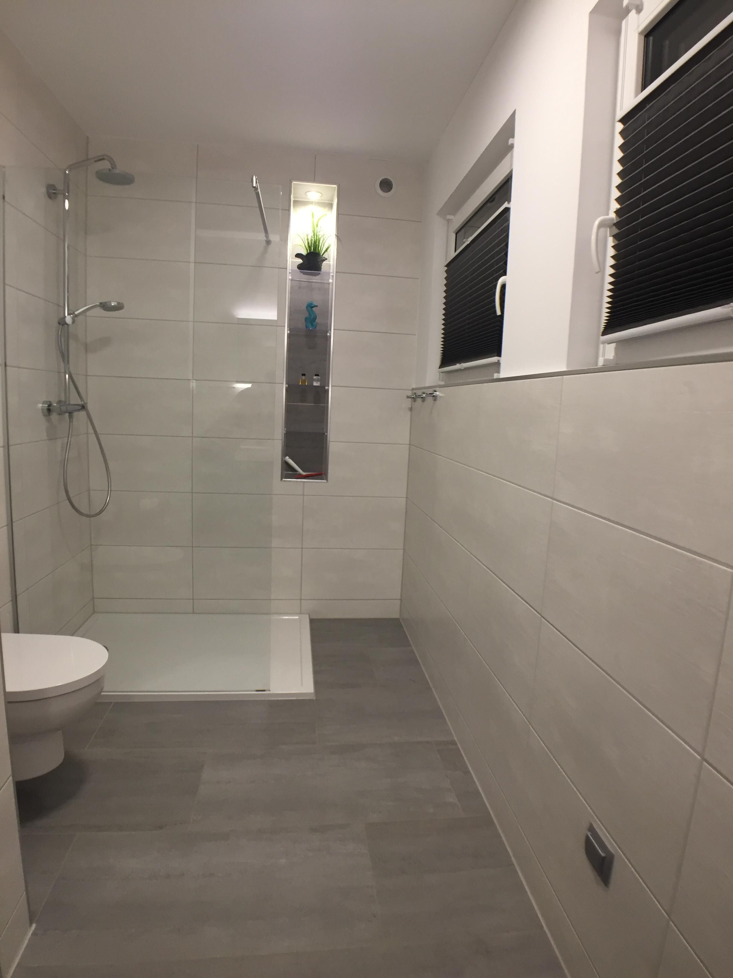 Dusche, Haartrockner, Seife, Toilettenpapier