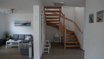 Fernseher, Bücher, Stereoanlage