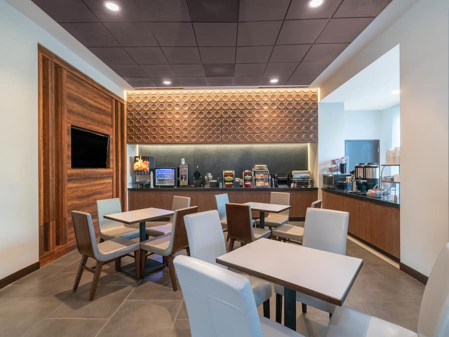 Café da manhã com buffet grátis todos os dias
