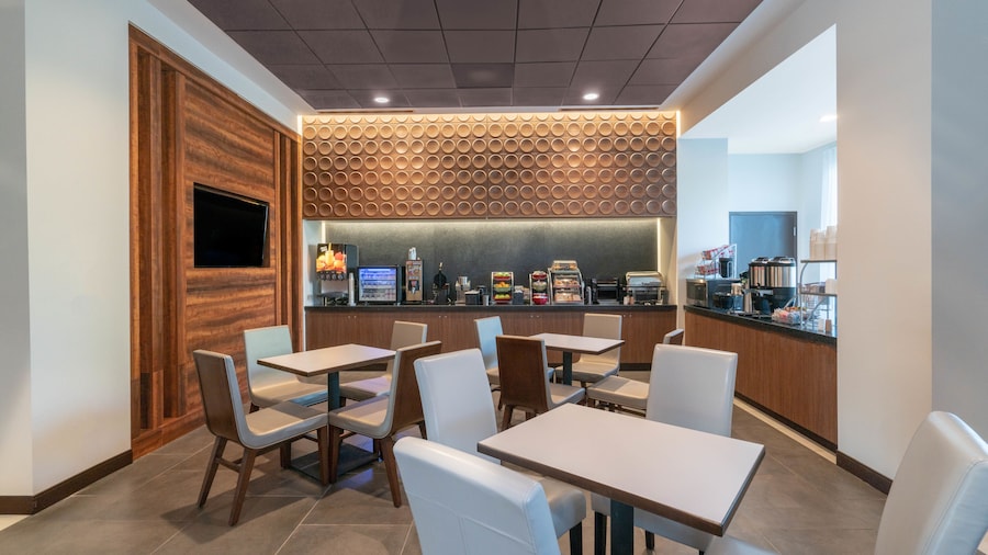 City Express by Marriott Denver Airport