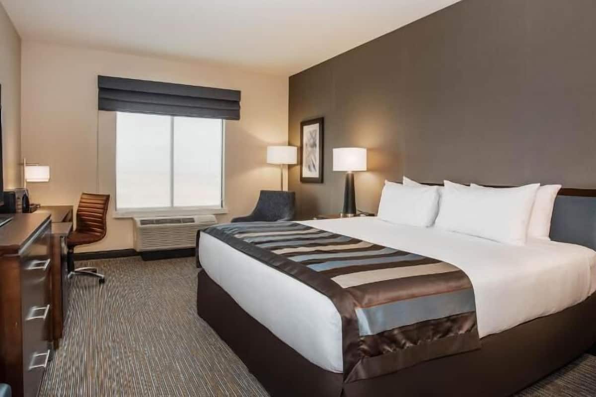 In-room safe, desk, iron/ironing board, free WiFi