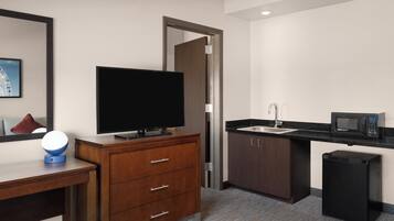 In-room safe, desk, iron/ironing board, free WiFi