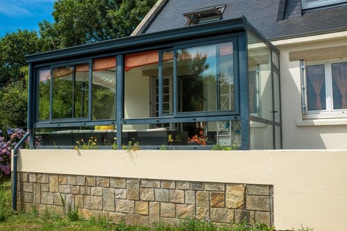  1 km de la plage maison lumineuse, avec terrasse et grand jardin privé, wifi