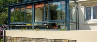  1 km de la plage maison lumineuse, avec terrasse et grand jardin privé, wifi