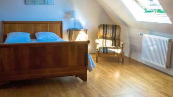 4 bedrooms, iron/ironing board, free WiFi