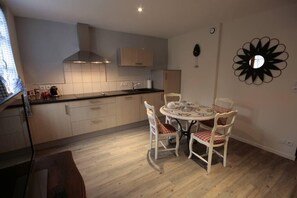 Fridge, microwave, dishwasher, coffee/tea maker