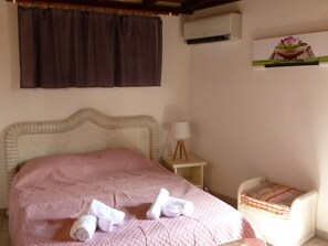 3 chambres, fer et planche à repasser, Wi-Fi gratuit, draps fournis