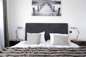 4 Schlafzimmer, Zimmersafe, Schreibtisch, Bügeleisen/Bügelbrett