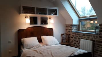 1 chambre, bureau, fer et planche Ă repasser, lit parapluie