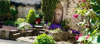 Family Suite F3 Grant in the heart of Chartres has 55m2 2 bedrooms, parking