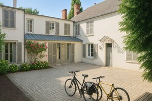 Exterior - Family Suite F3 Grant in the heart of Chartres has 55m2 2 bedrooms, parking (Chartres)