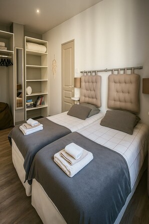 2 chambres, fer et planche à repasser, Wi-Fi, draps fournis