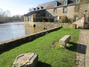 Property grounds - Pleasant cottage on the edge of Sarthe (Fresnay sur Sarthe)